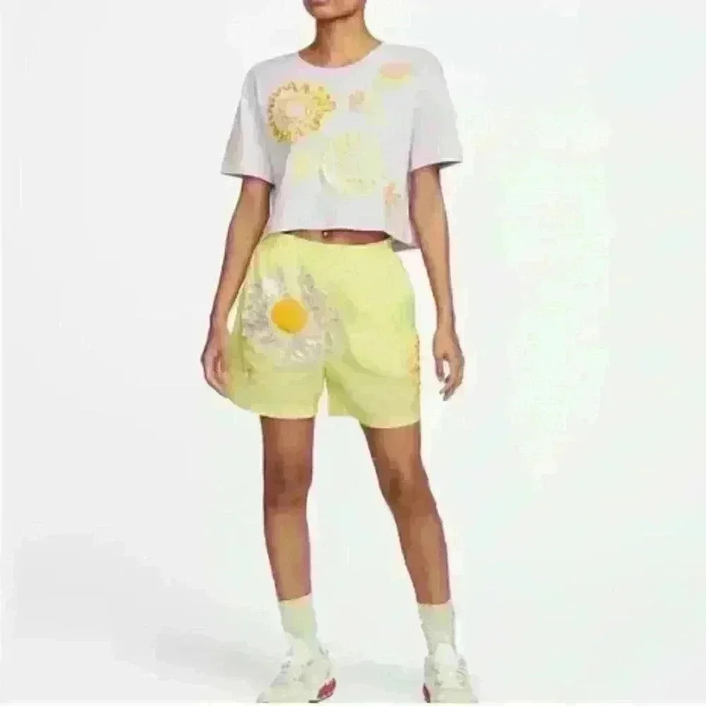 Nike Sportswear Women Woven Shorts‎ Yellow Sun Flower Ribbon Applique XXL NEW